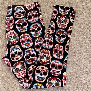 No Boundaries Sugar Skull Fuzzy Leggings